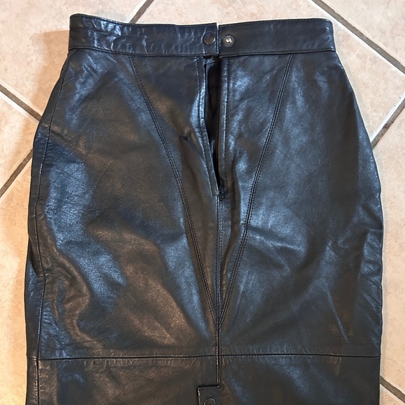 Leather skirt - Picture 2 of 5